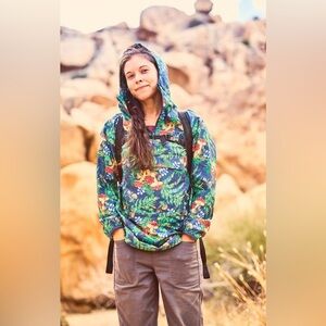 The North Face Women’s Fanorak Mushroom Hooded Pullover Windbreaker- size M